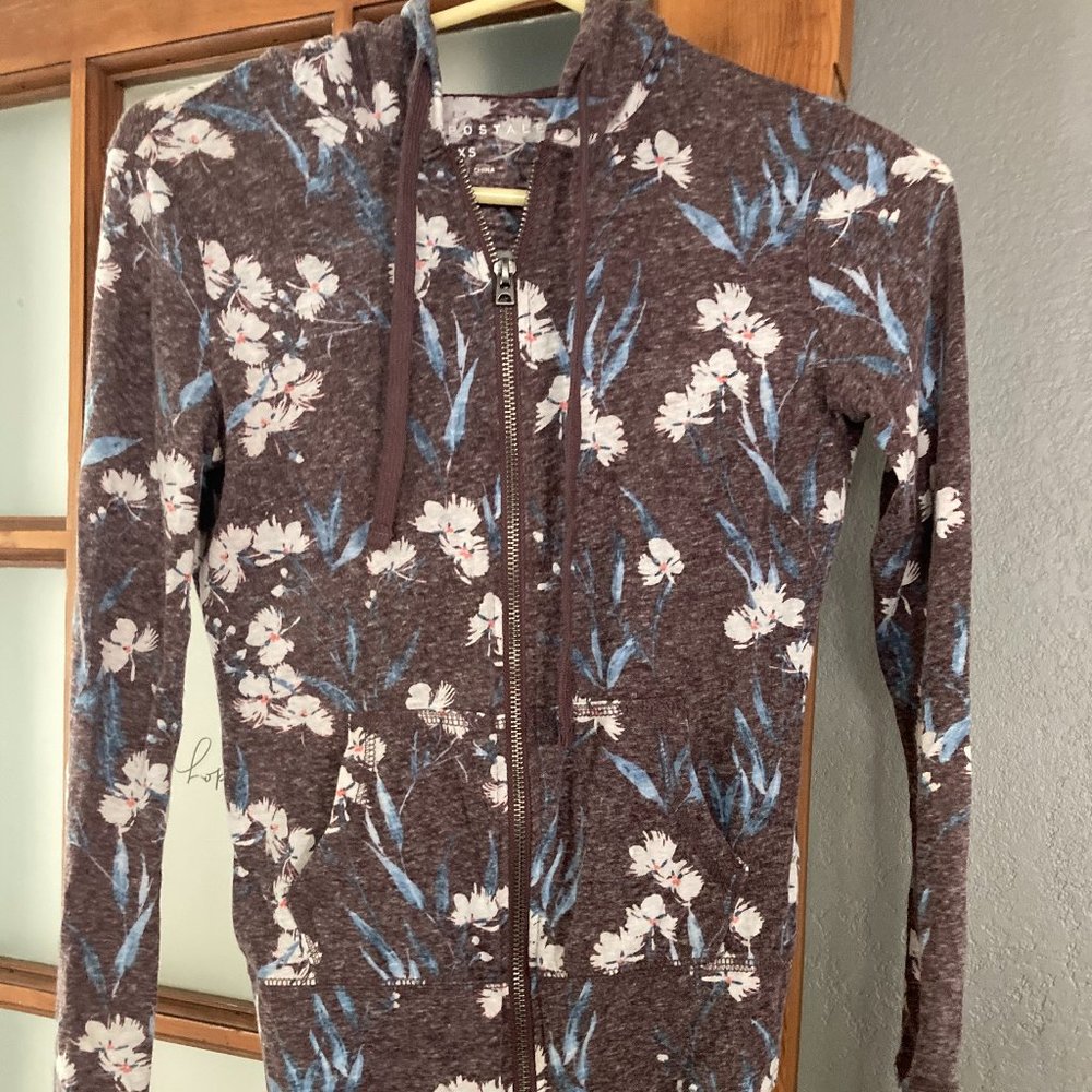 Hooded zip up light jacket